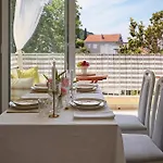 公寓 Johnny's Place With Free Parking & Balcony