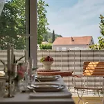 Johnny's Place With Free Parking & Balcony *