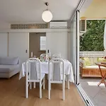 Appartamento Johnny's Place With Free Parking & Balcony *