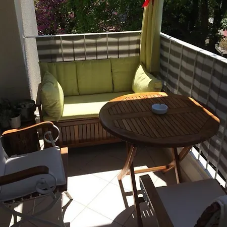 Johnny's Place With Free Parking & Balcony