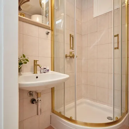 Johnny's Place With Free Parking & Balcony * Дубровник