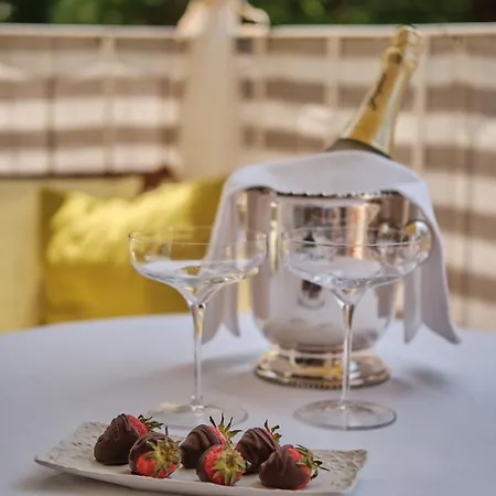 Апартаменты Johnny's Place With Free Parking & Balcony Дубровник