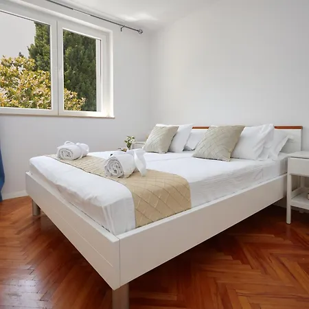 Johnny's Place With Free Parking & Balcony * Дубровник