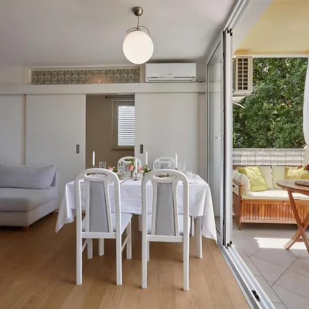 Apartament Johnny's Place With Free Parking & Balcony *