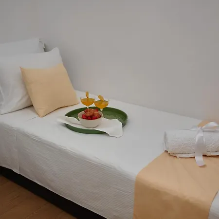 Johnny's Place With Free Parking & Balcony