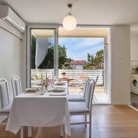 Johnny's Place With Free Parking & Balcony Dubrownik