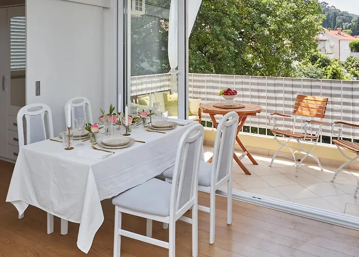 Johnny's Place With Free Parking & Balcony *