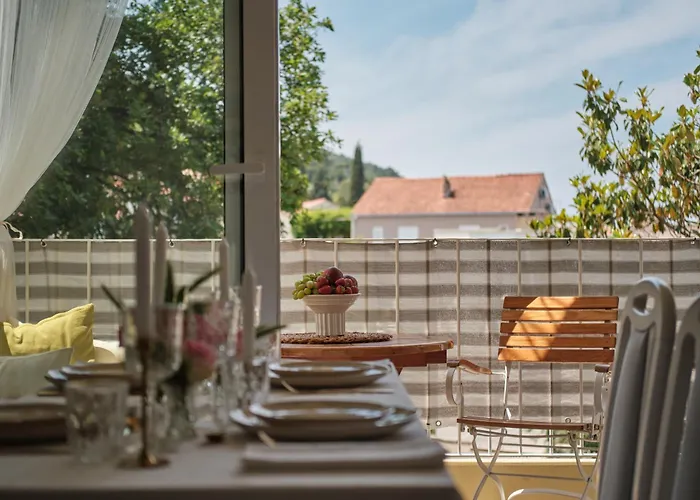 Johnny's Place With Free Parking & Balcony *