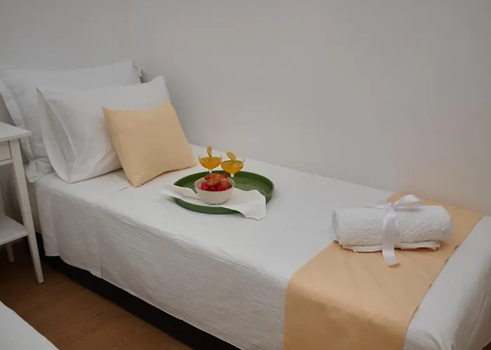 Johnny's Place With Free Parking & Balcony