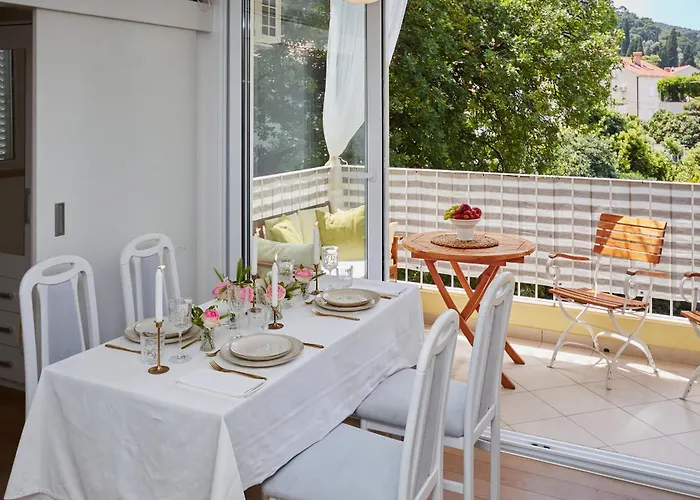 Apartmán Johnny's Place With Free Parking & Balcony