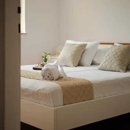 Johnny's Place With Free Parking & Balcony *