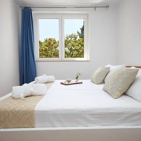 Johnny's Place With Free Parking & Balcony