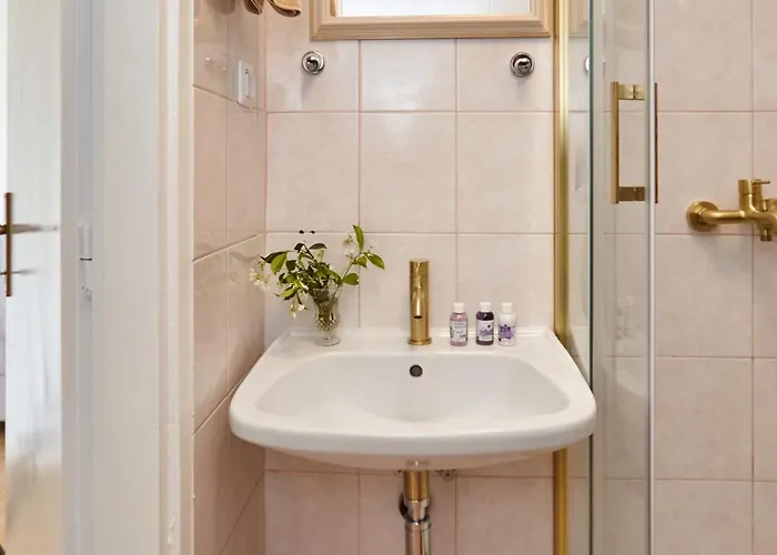 Appartement Johnny's Place With Free Parking & Balcony *